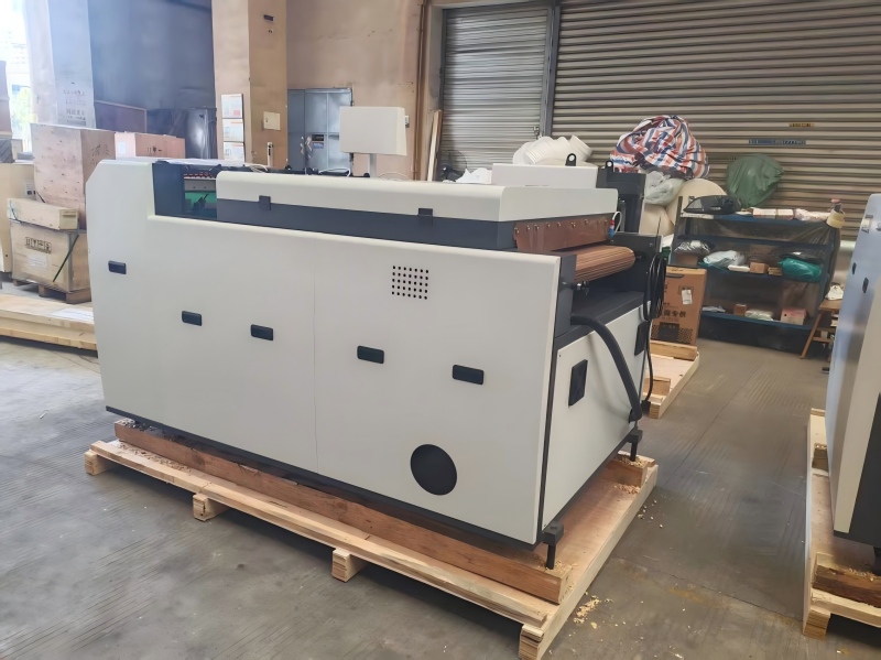 سيتم شحن آلة الطلاء الأوتوماتيكية بالأشعة فوق البنفسجية New Star SGUV-760A قريبًا.